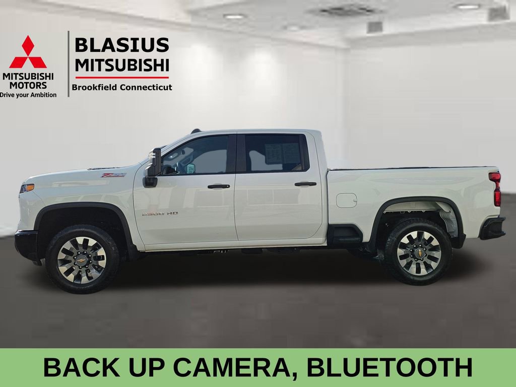 Used 2024 Chevrolet Silverado 2500 Custom w/ Custom Value Package image 4