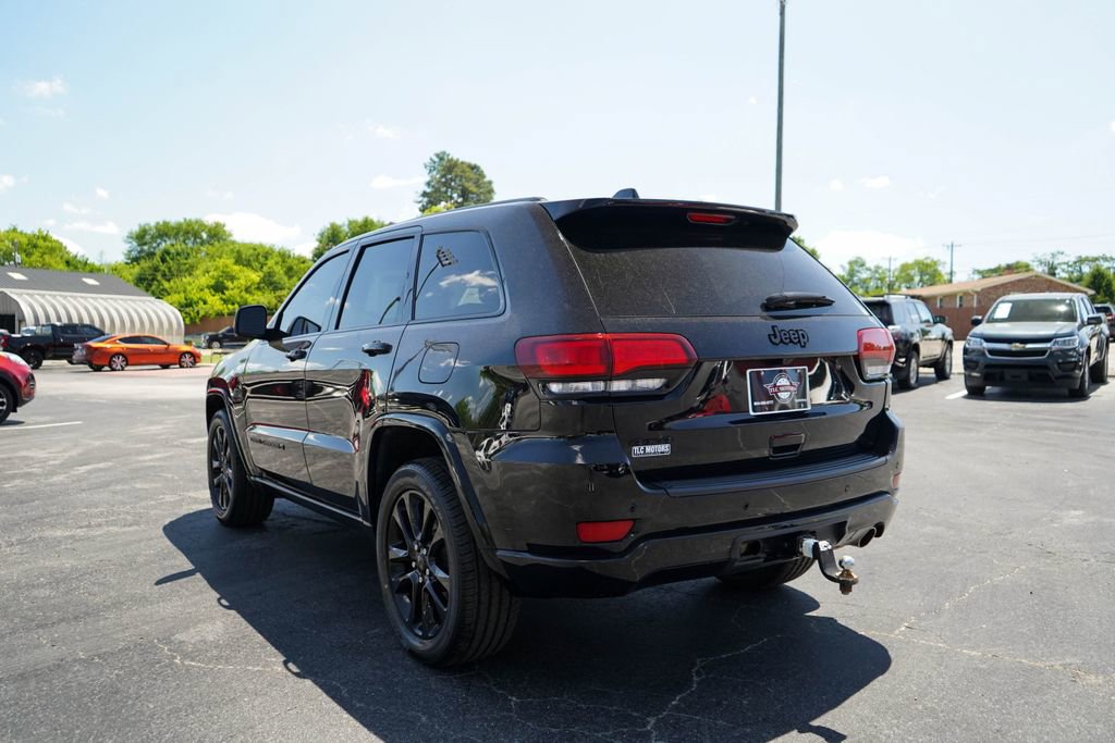 Used 2022 Jeep Grand Cherokee Laredo X AWD/4WD image 3
