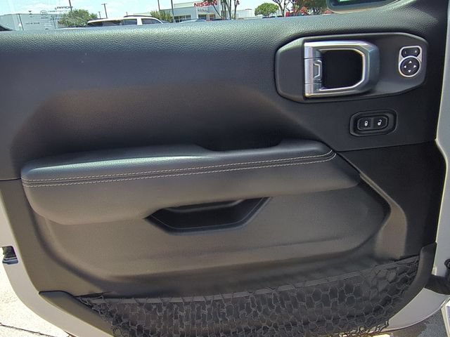 Used 2023 Jeep Wrangler Unlimited Sahara AWD/4WD image 22