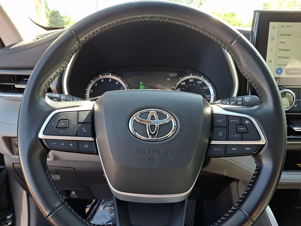 Used 2023 Toyota Highlander XLE FWD image 22