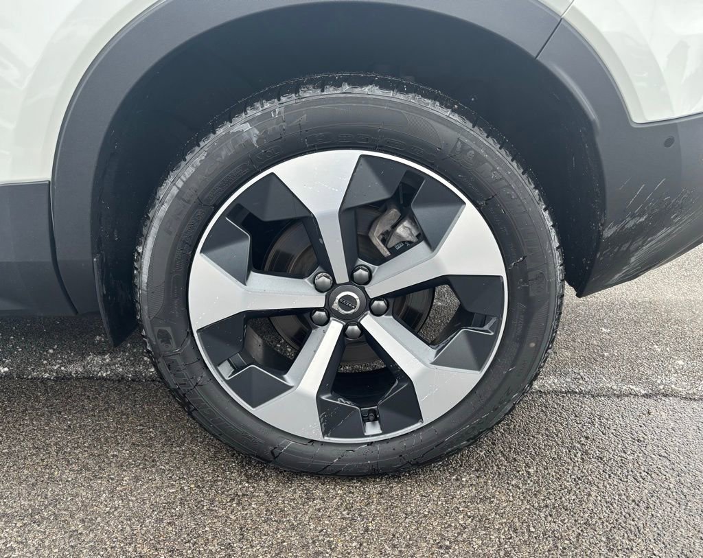 Certified 2026 Volvo XC40 B5 Plus w/ Protection Package Premier AWD/4WD image 32