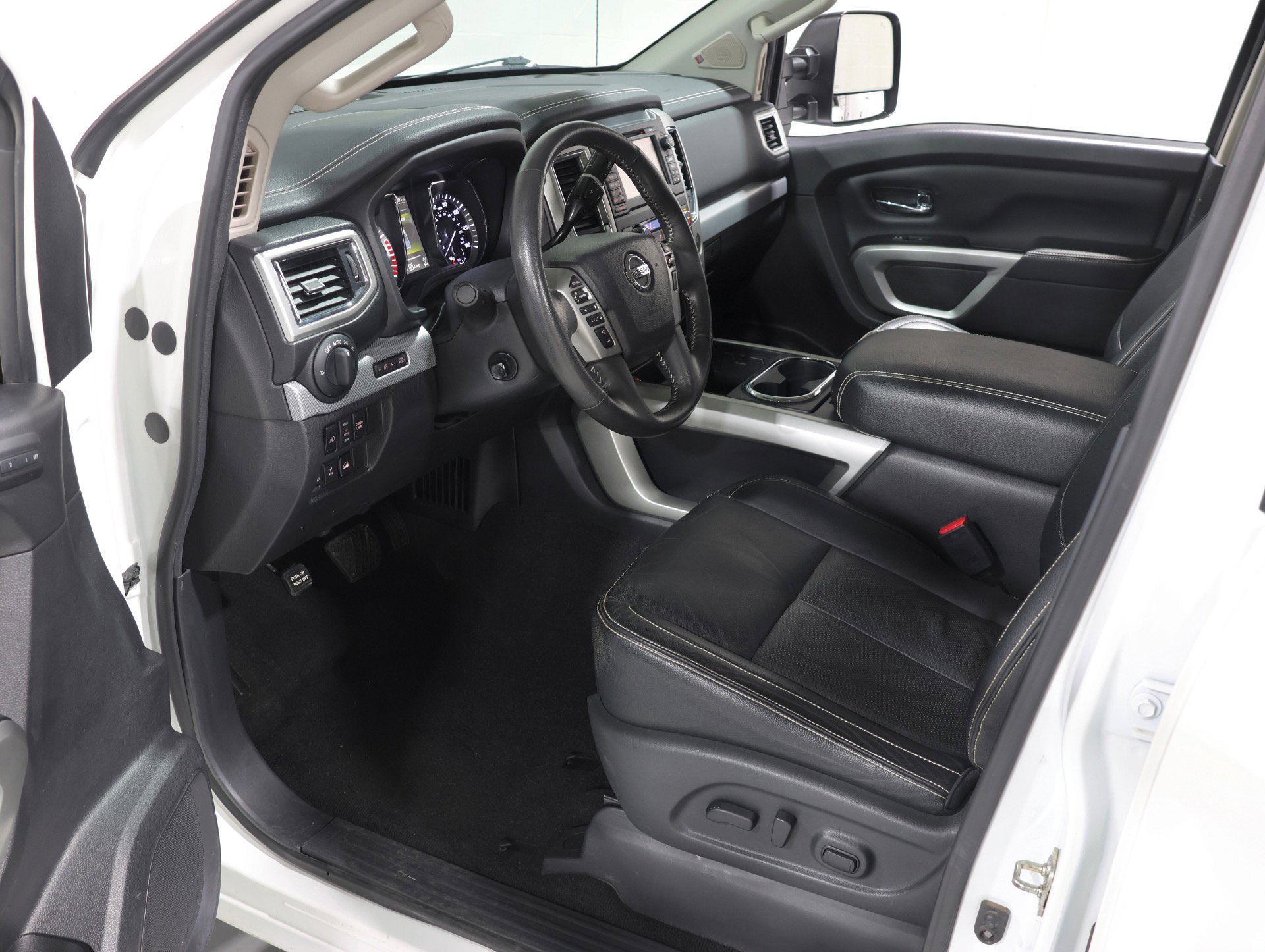 Used 2017 Nissan Titan PRO-4X w/ Pro-4x Convenience Package image 65