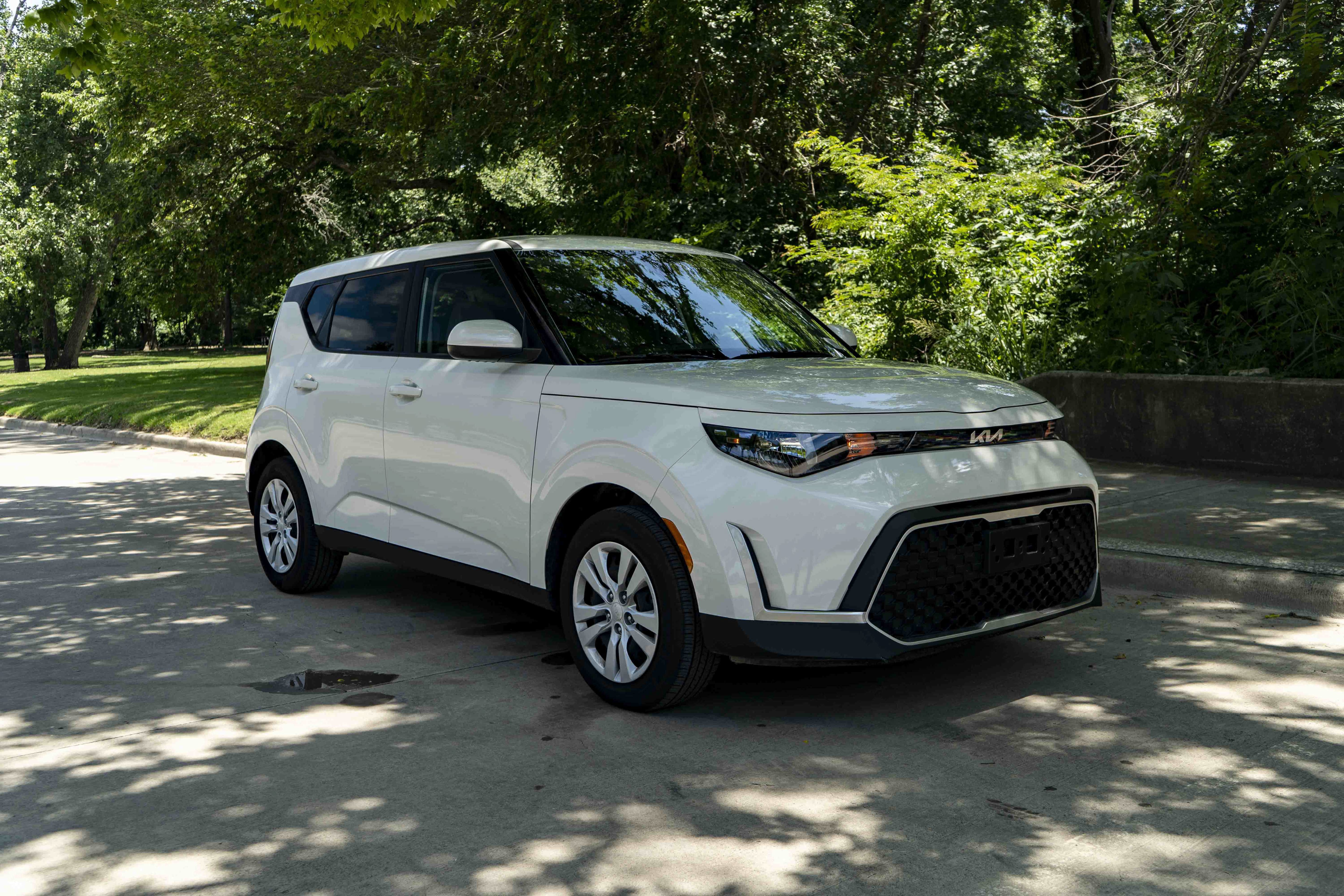 Used 2025 Kia Soul LX FWD image 2