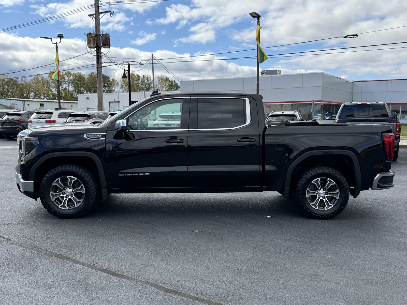 Used 2022 GMC Sierra 1500 SLE image 4