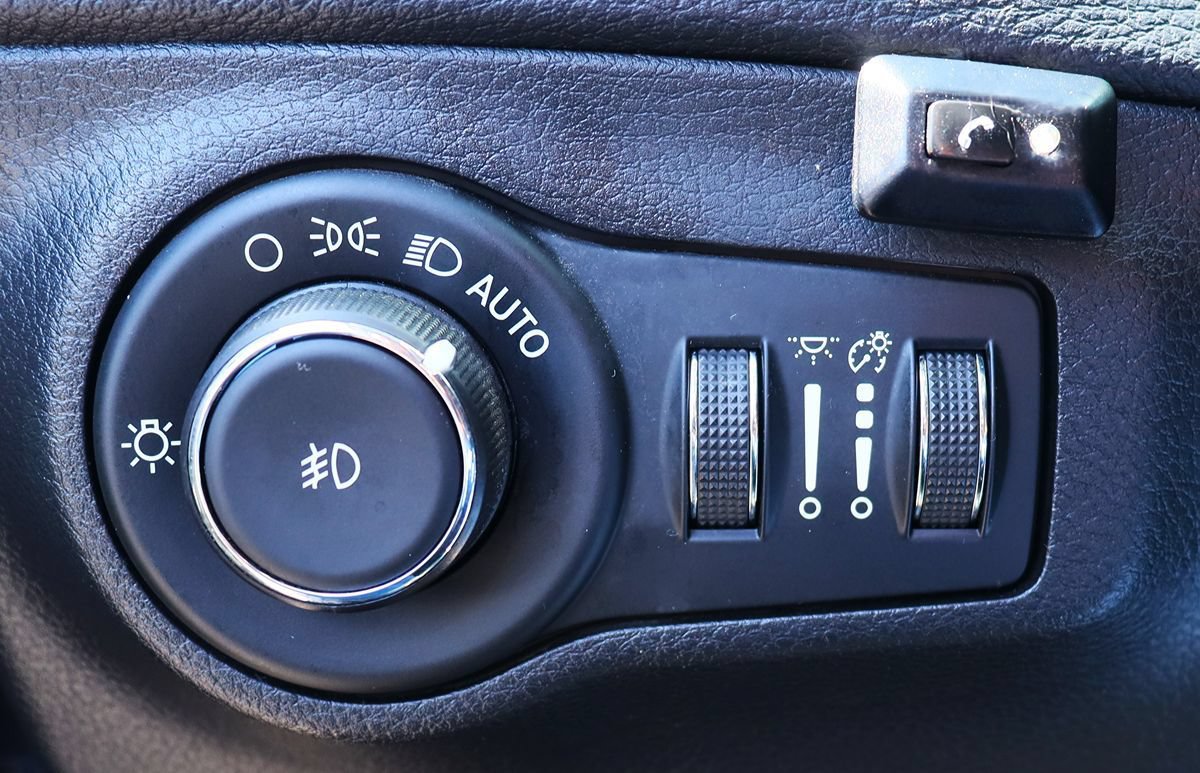 Used 2019 Jeep Compass Latitude FWD image 41