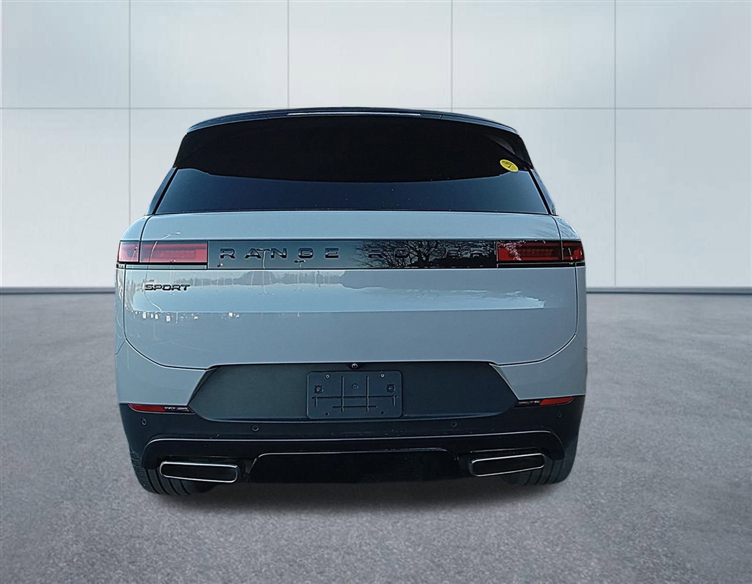 Used 2024 Land Rover Range Rover Sport SE image 4