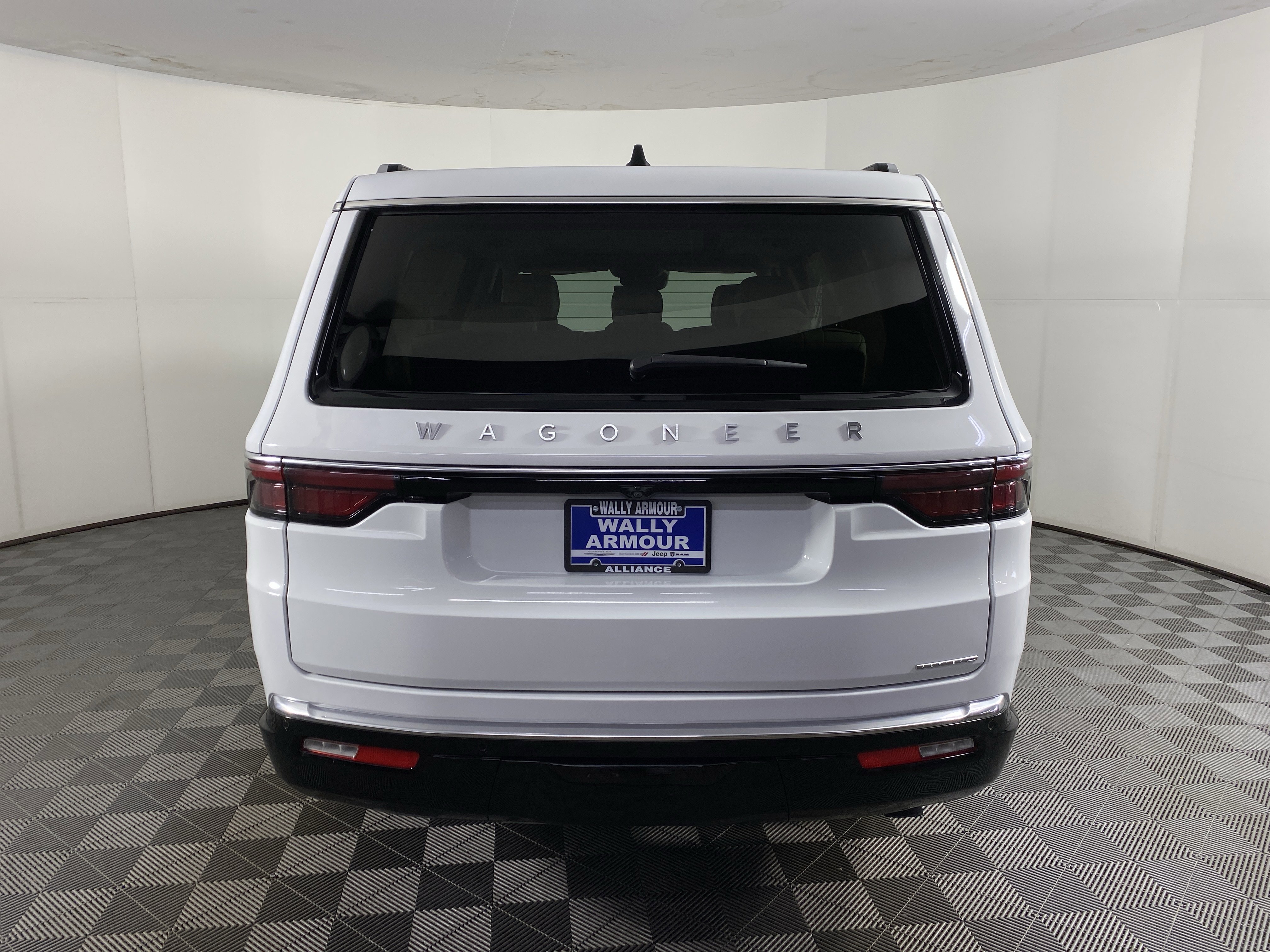 Used 2024 Jeep Wagoneer Series III w/ Premium Group I AWD/4WD image 10