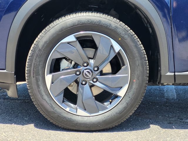 Certified 2025 Nissan Rogue SV FWD image 7