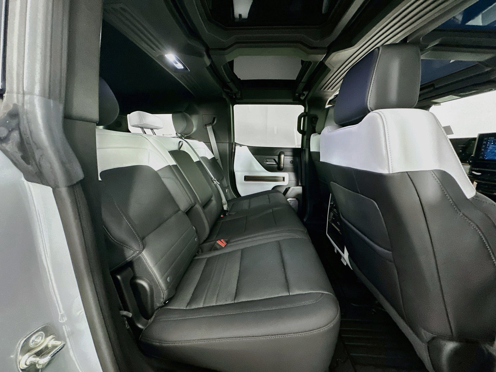 Used 2024 GMC Hummer EV 2X w/ LPO, Illumination Package AWD/4WD image 30
