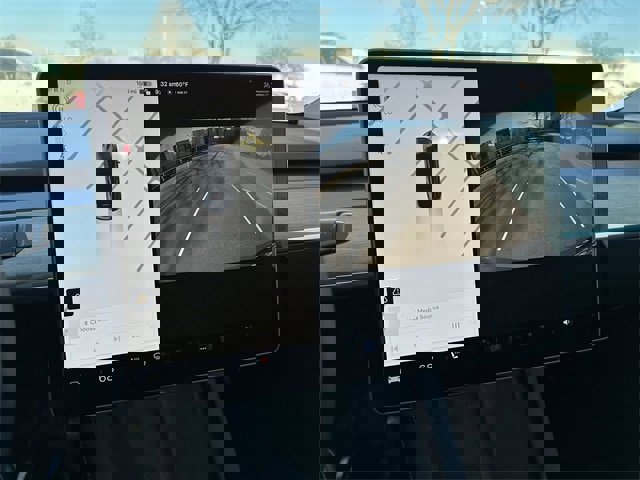 Used 2023 Tesla Model Y Long Range image 17