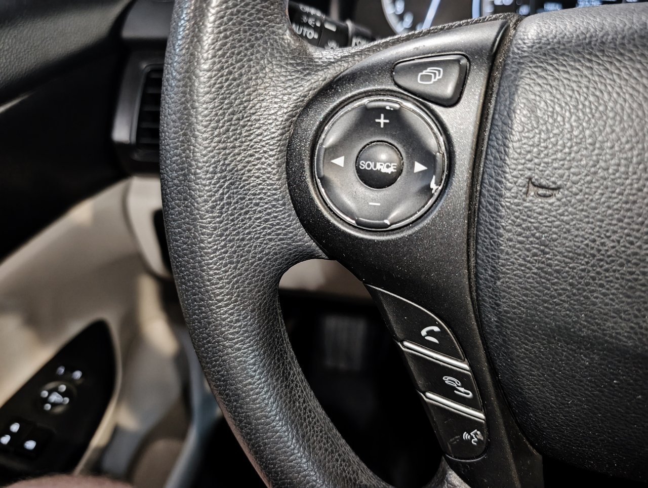 Used 2014 Honda Accord EX image 38