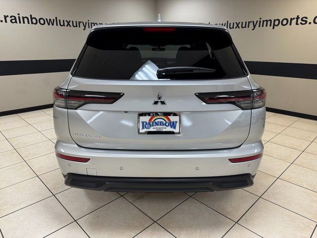 New 2026 Mitsubishi Outlander ES image 5