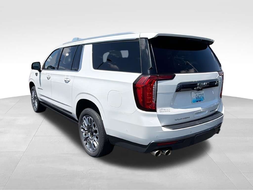 Used 2023 GMC Yukon XL Denali Ultimate AWD/4WD image 7