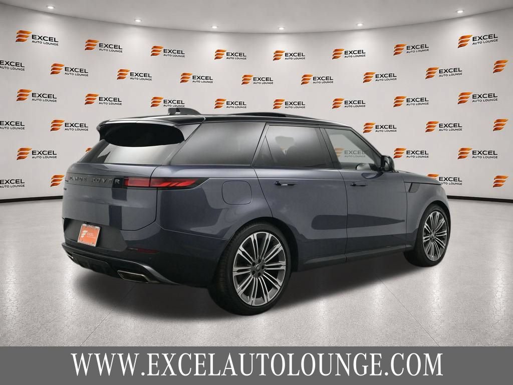Used 2024 Land Rover Range Rover Sport SE AWD/4WD image 5