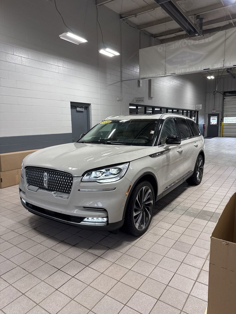Used 2020 Lincoln Aviator Reserve w/ Equipment Group 202A AWD/4WD image 1