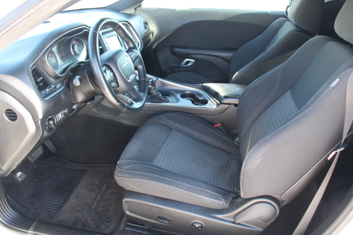 Used 2016 Dodge Challenger SXT image 11