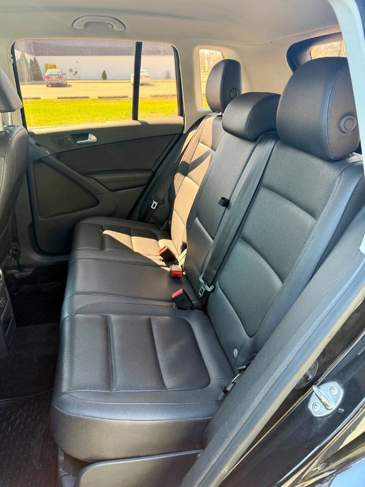 Used 2017 Volkswagen Tiguan S image 10