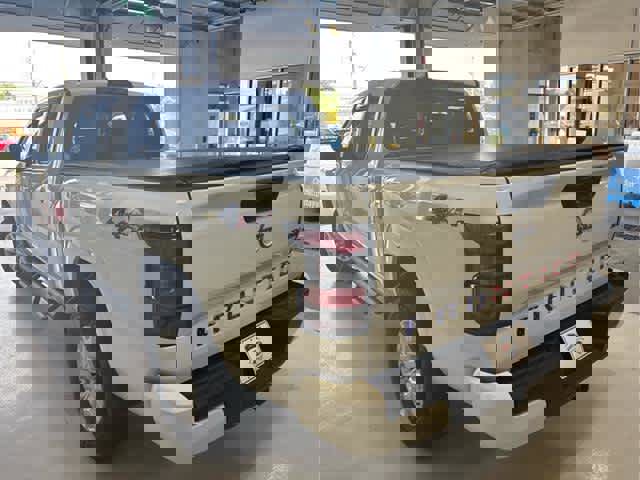 Used 2022 Nissan Frontier SV image 5