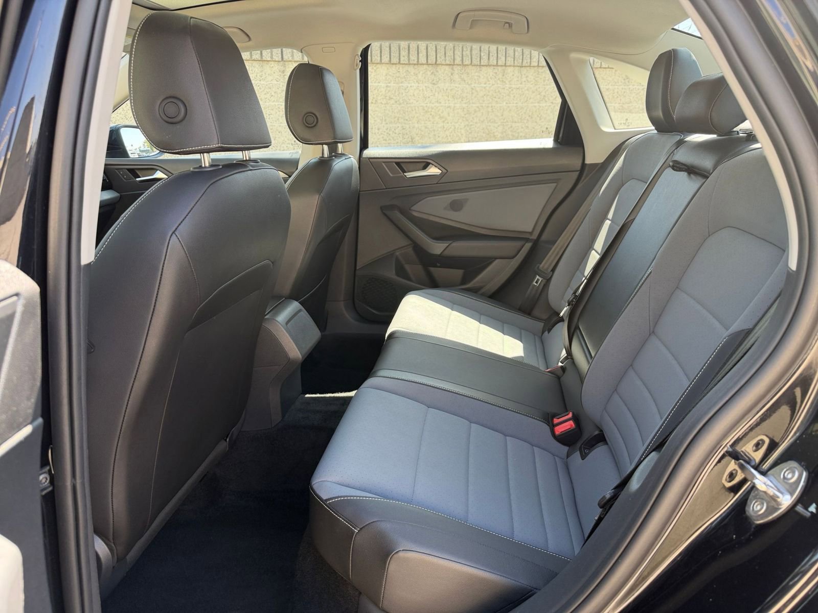 Used 2025 Volkswagen Jetta SE image 25