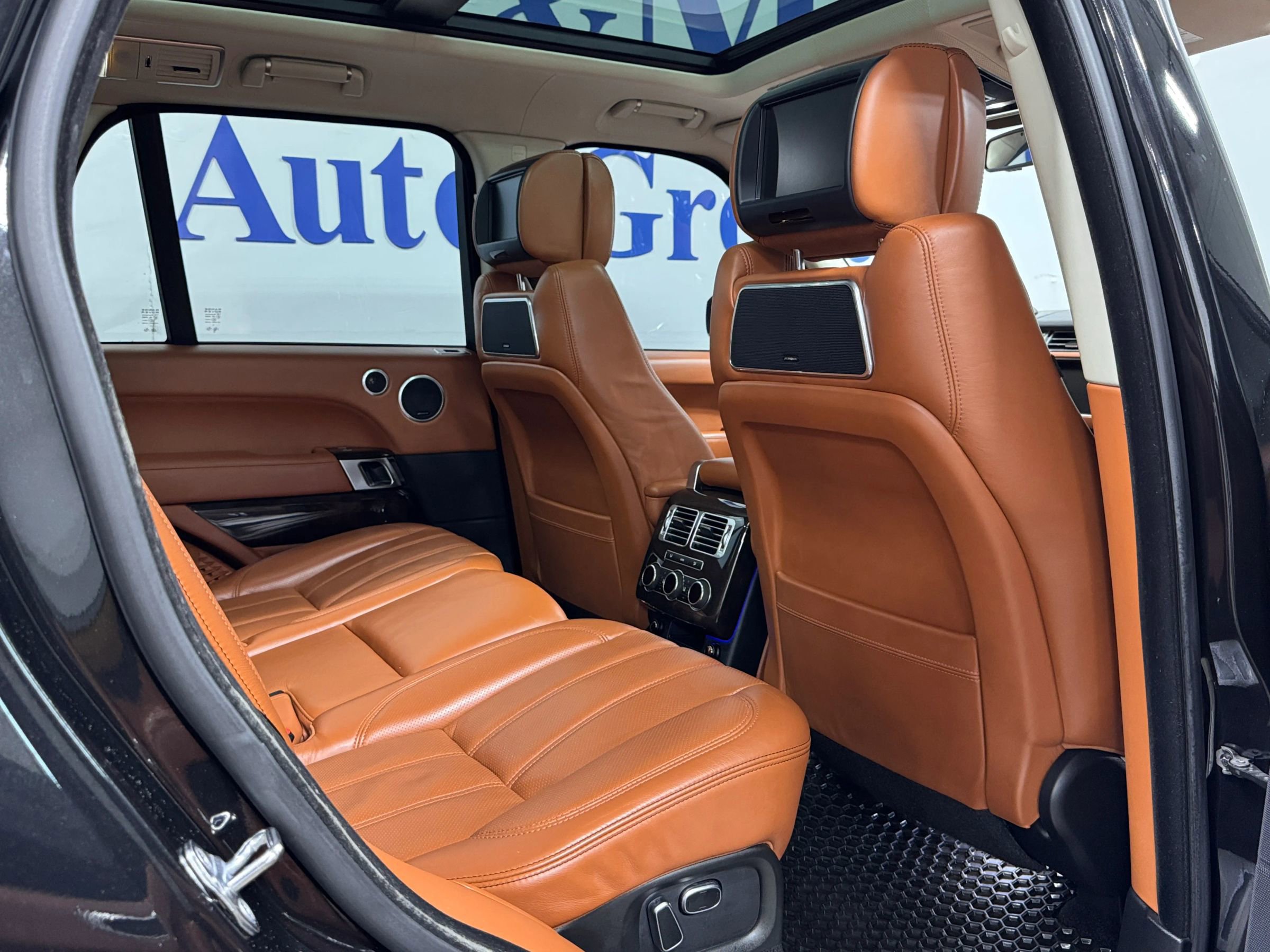 Used 2015 Land Rover Range Rover Autobiography image 15
