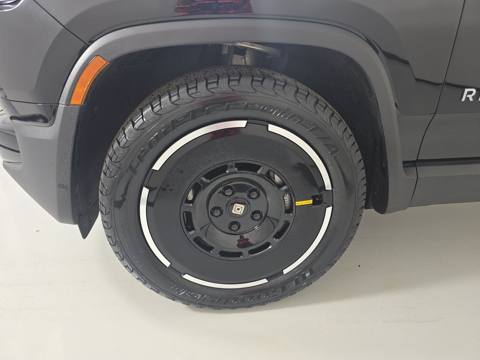 Used 2025 Rivian R1T Adventure AWD/4WD image 9