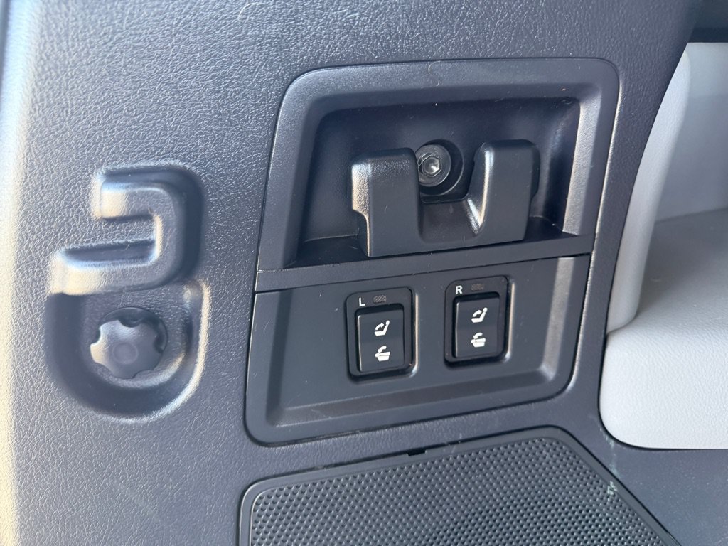 Used 2018 Toyota Sequoia Limited w/ Safety & Convenience Package AWD/4WD image 34