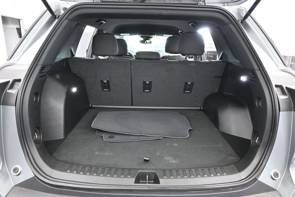 Used 2026 Chevrolet Equinox LT FWD image 32