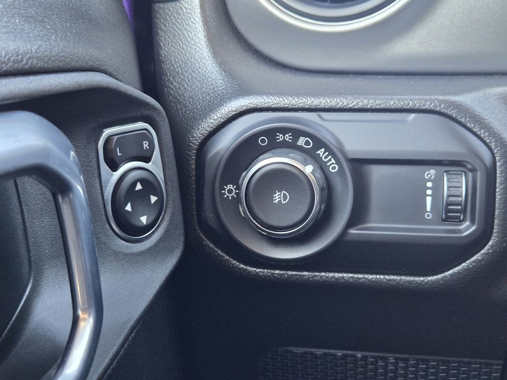 Used 2023 Jeep Wrangler Unlimited Sport image 21