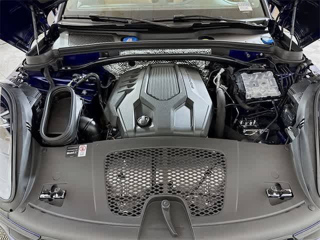New 2025 Porsche Macan AWD/4WD image 36