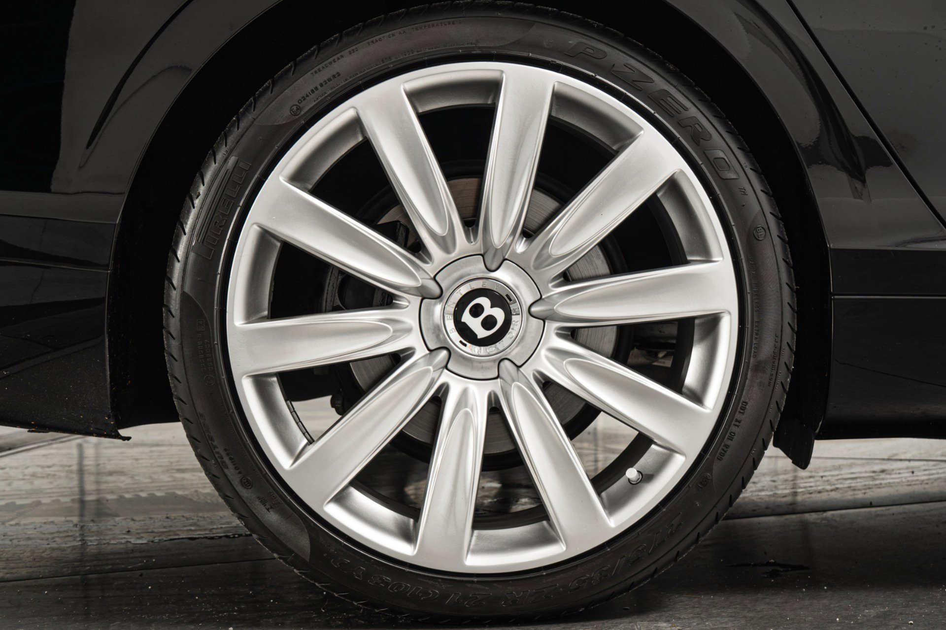 Used 2015 Bentley Flying Spur W12 image 40