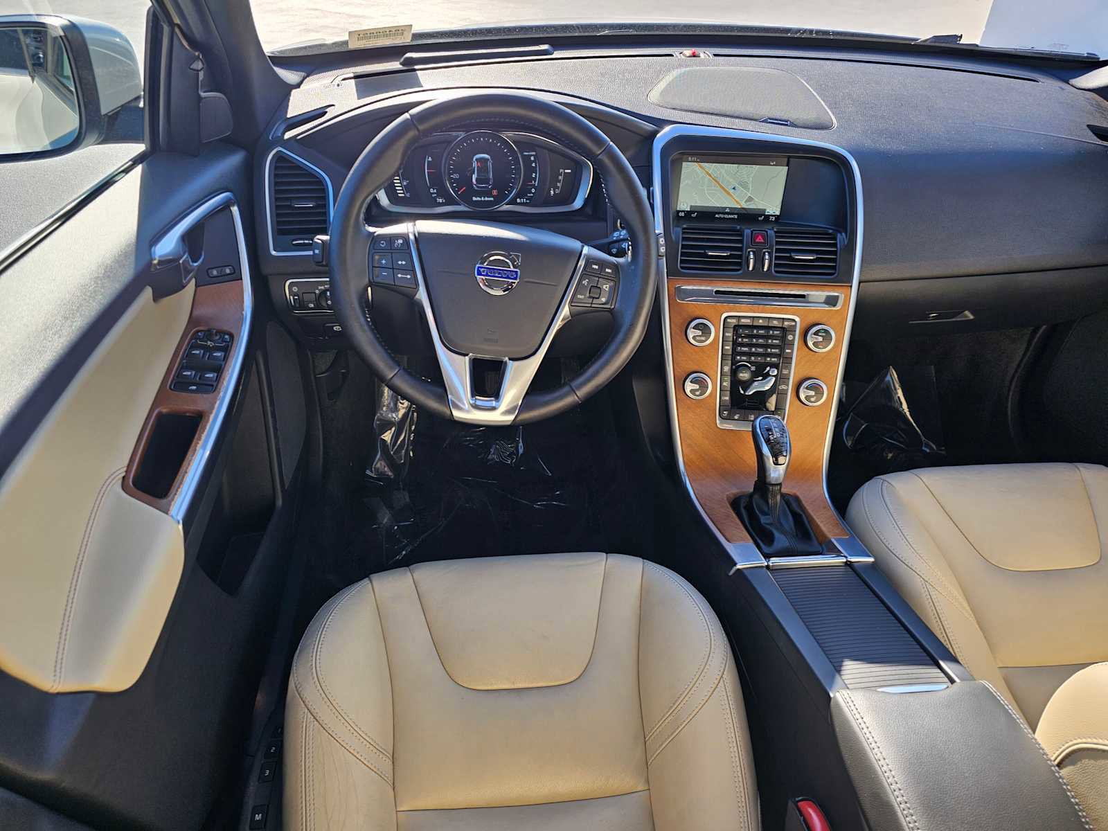 Used 2016 Volvo XC60 T6 Platinum w/ Climate Package image 14