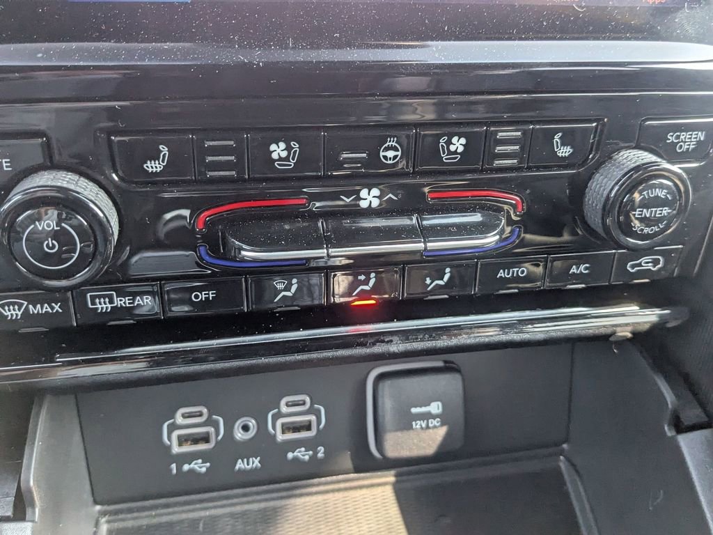 Used 2025 Jeep Grand Cherokee Limited w/ Luxury Tech Group II image 23