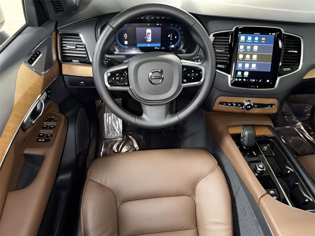 Certified 2025 Volvo XC90 B6 Plus image 4