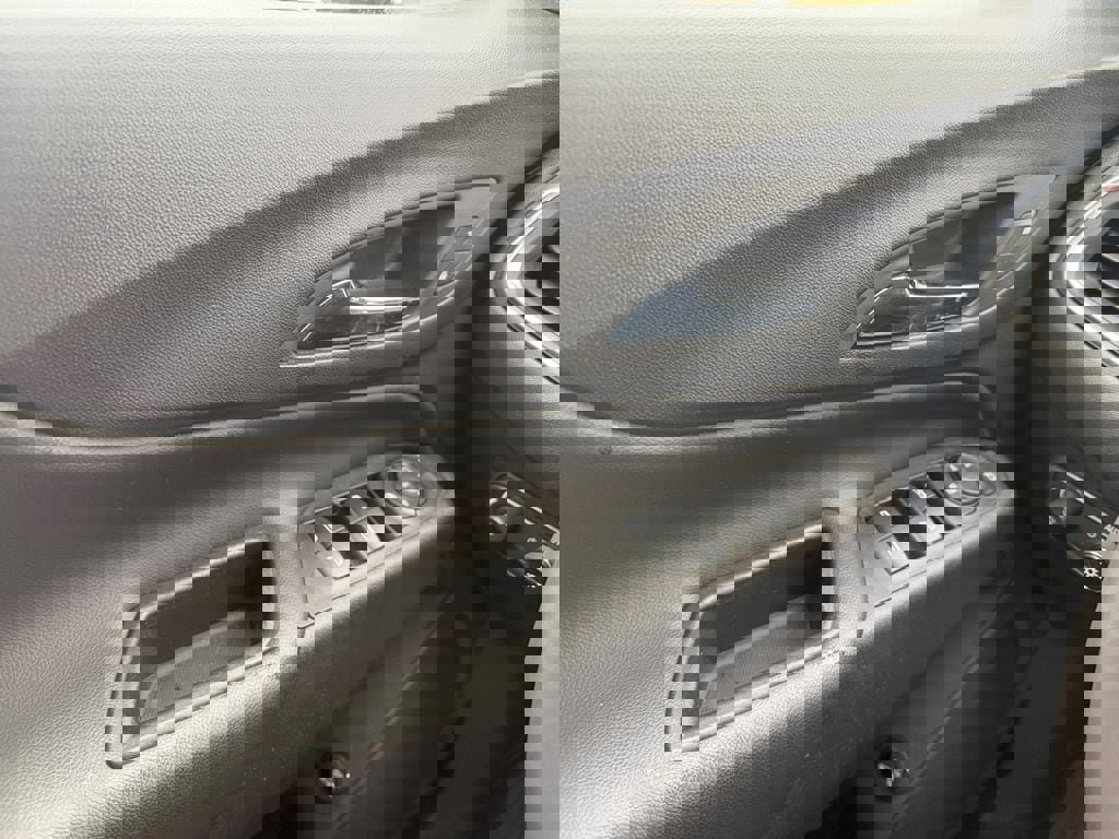 Used 2021 Chevrolet Equinox LT image 19