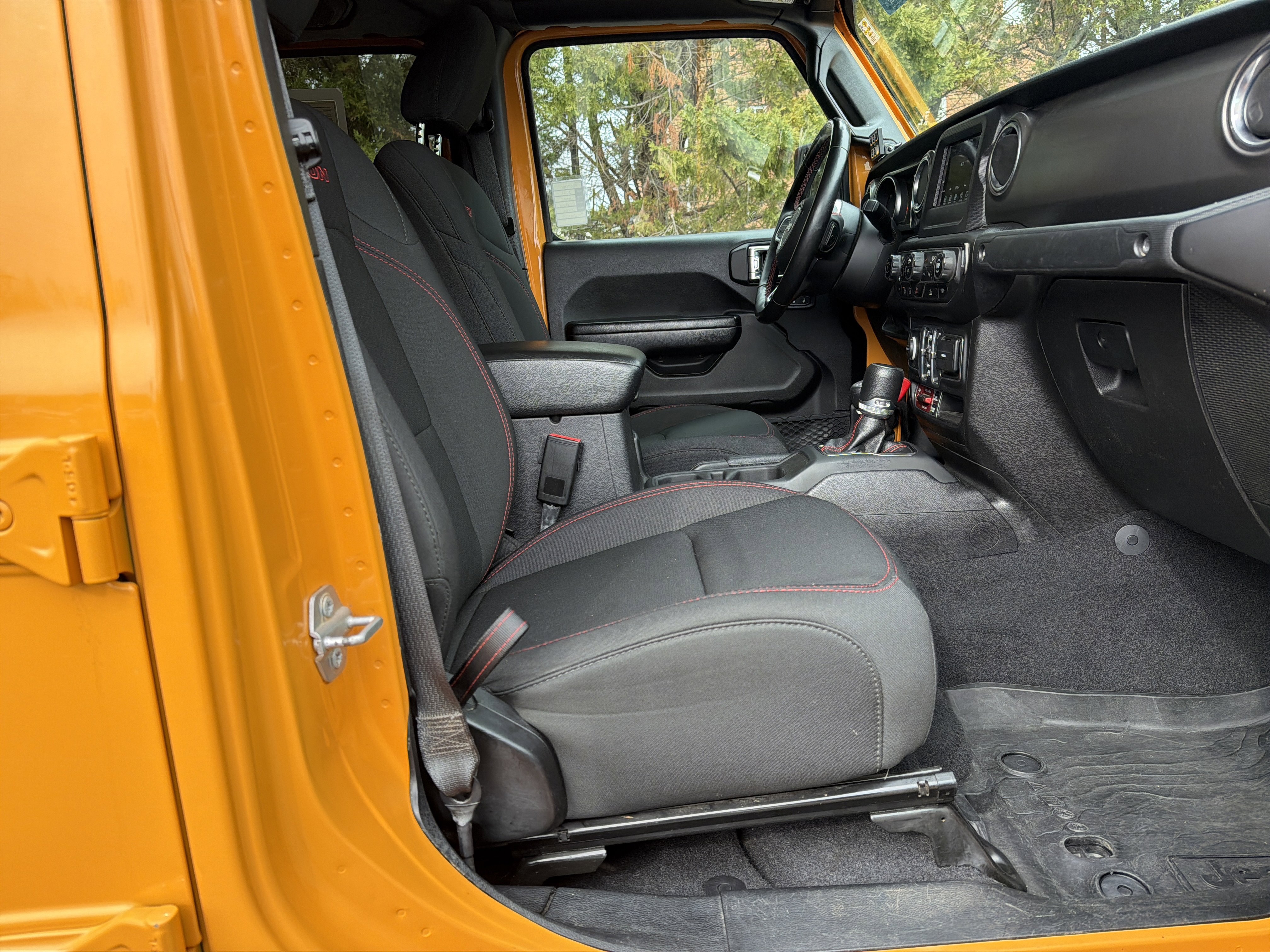 Used 2021 Jeep Gladiator Rubicon w/ Cold Weather Group image 31