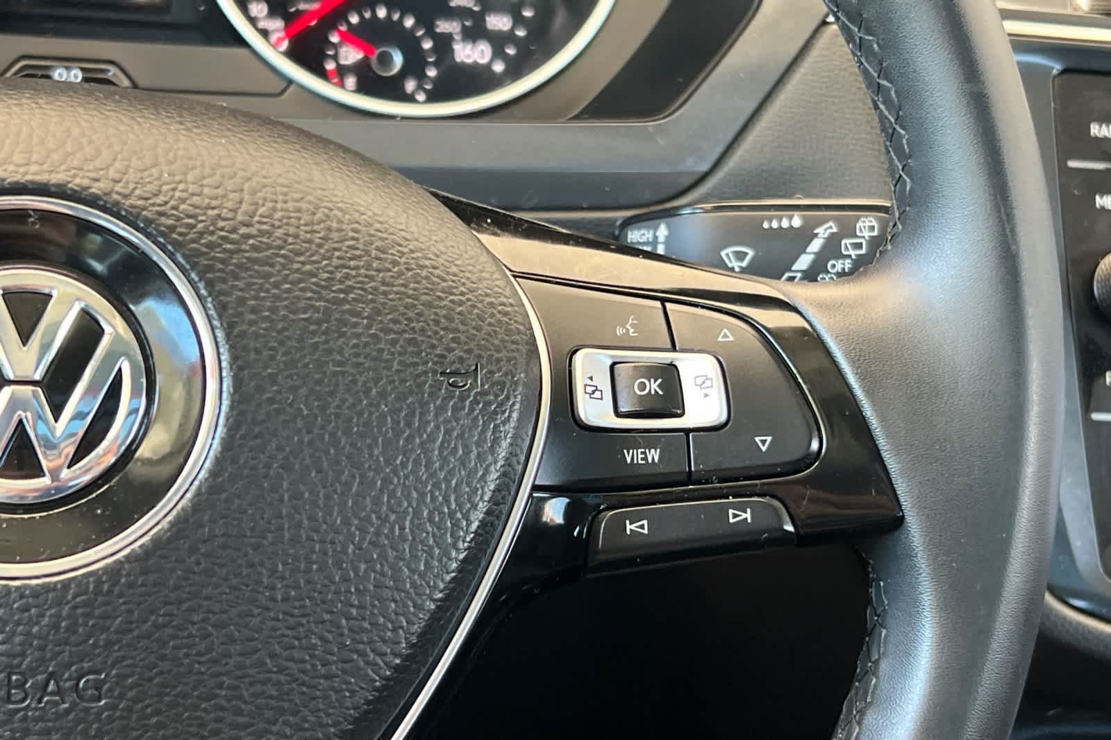 Used 2020 Volkswagen Tiguan SE AWD/4WD image 28