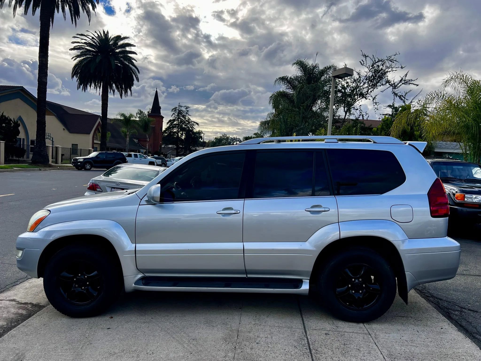 Used 2006 Lexus GX 470 image 2