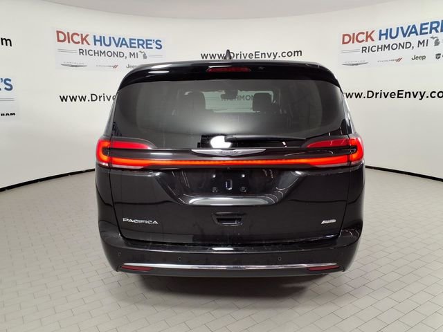 Used 2023 Chrysler Pacifica Touring-L image 5