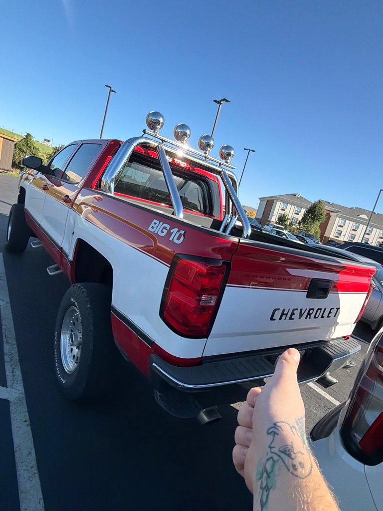 Used 2018 Chevrolet Silverado 1500 LT w/ All Star Edition AWD/4WD image 1