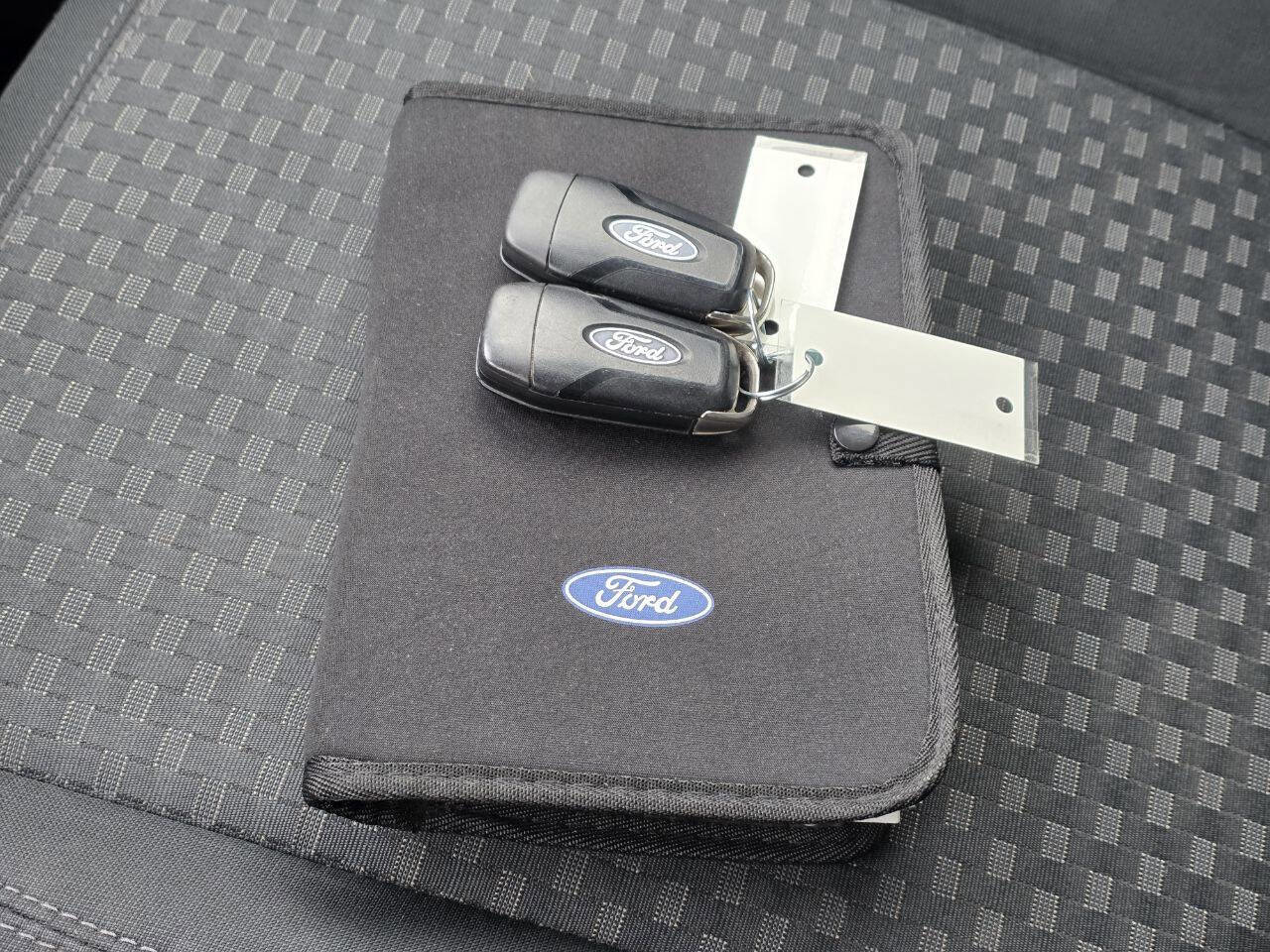 Used 2020 Ford Transit Connect XLT image 20