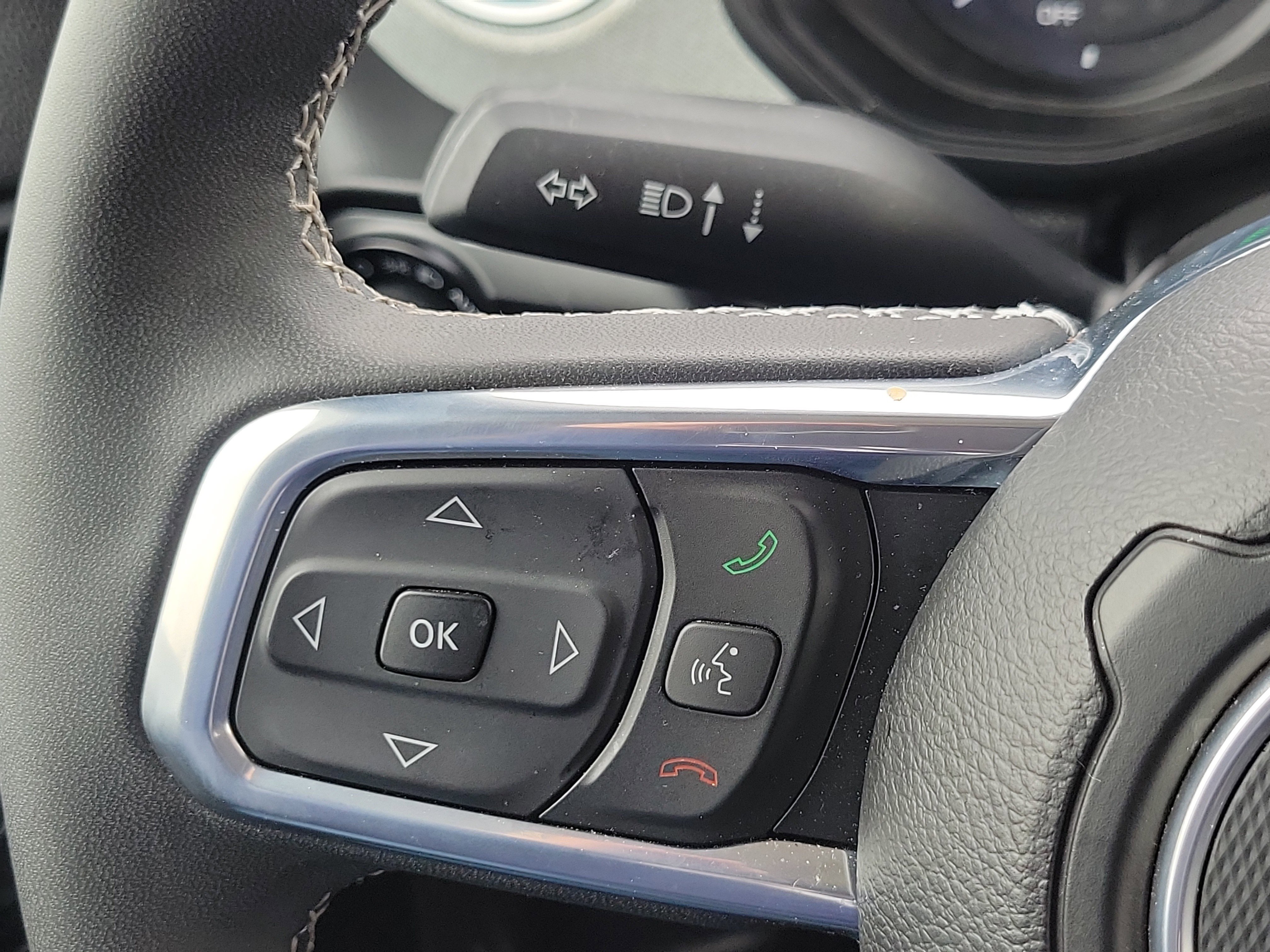 Used 2025 Jeep Wrangler Unlimited Sahara image 11