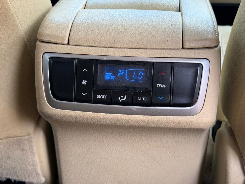 Used 2018 Toyota Highlander Limited w/ Carpet Mat Package (TMS) AWD/4WD image 15