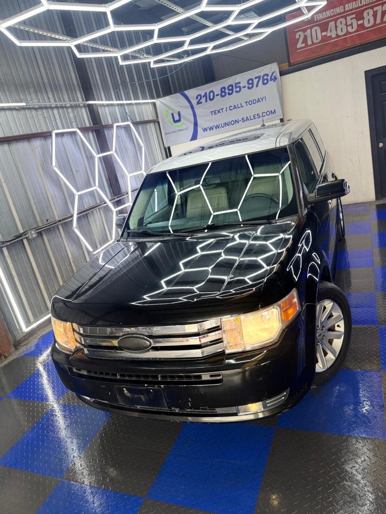 Used 2011 Ford Flex SEL w/ Rapid Spec Order Code FWD image 2