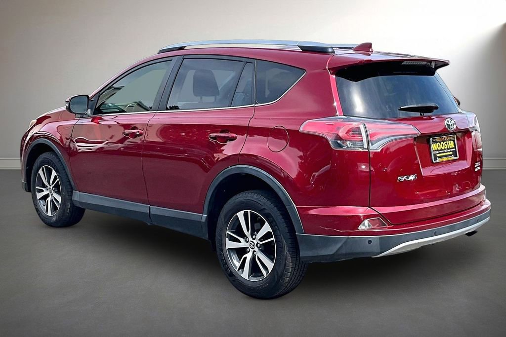 Used 2018 Toyota RAV4 XLE AWD/4WD image 4