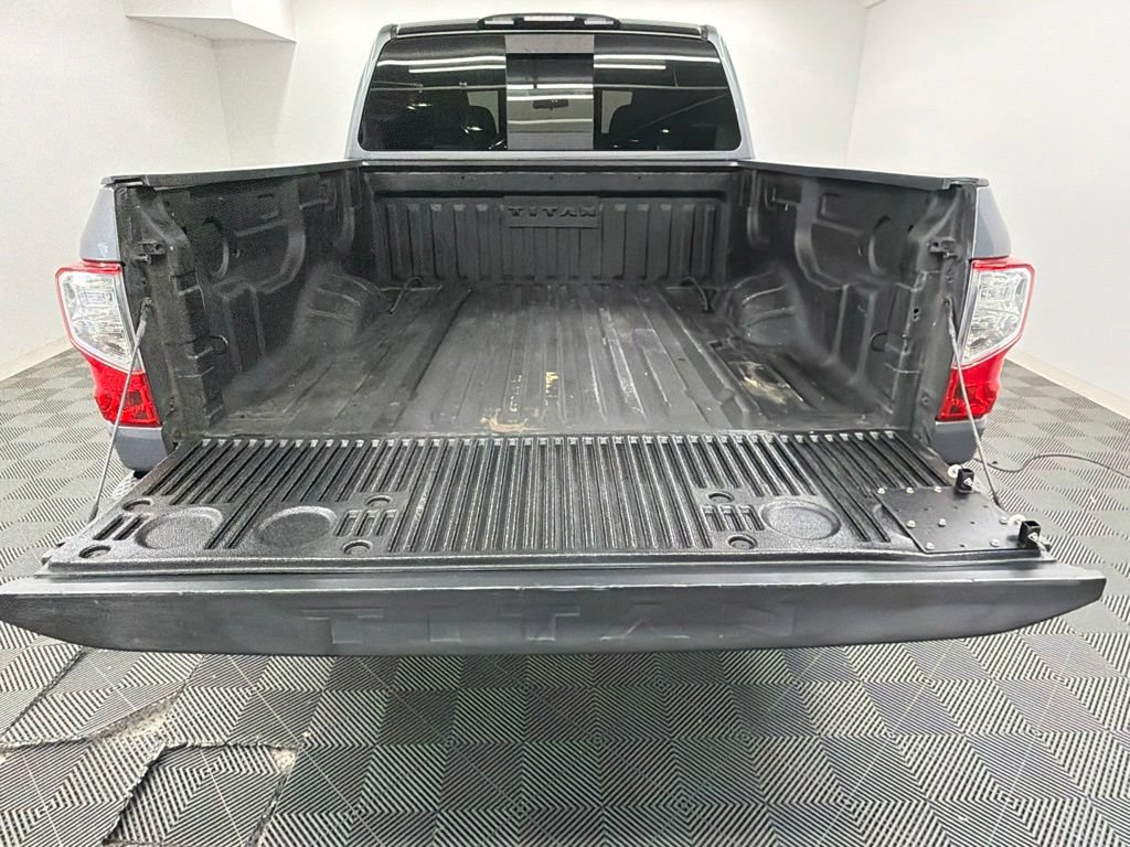 Used 2018 Nissan Titan SV RWD image 15