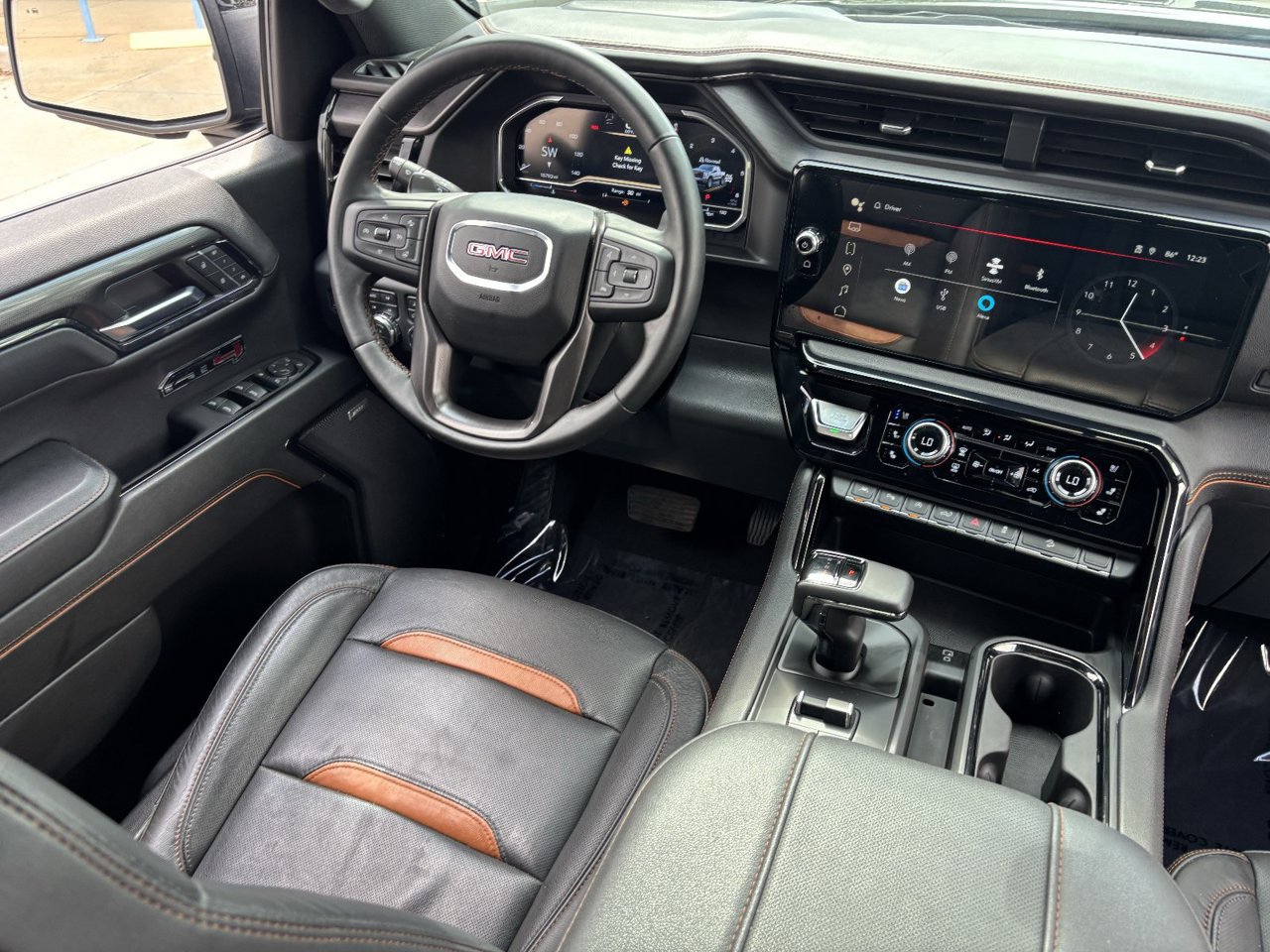 Used 2024 GMC Sierra 1500 AT4 w/ Technology Package AWD/4WD image 12