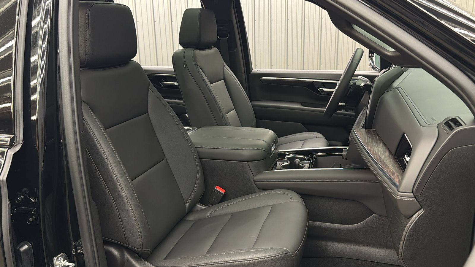 Used 2026 Chevrolet Tahoe Z71 w/ Comfort Package AWD/4WD image 40
