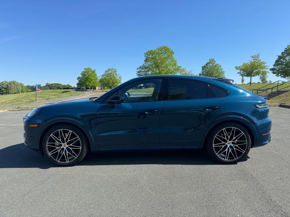 Certified 2025 Porsche Cayenne GTS AWD/4WD image 2