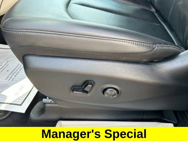 Used 2024 Chrysler Pacifica Touring-L FWD image 13