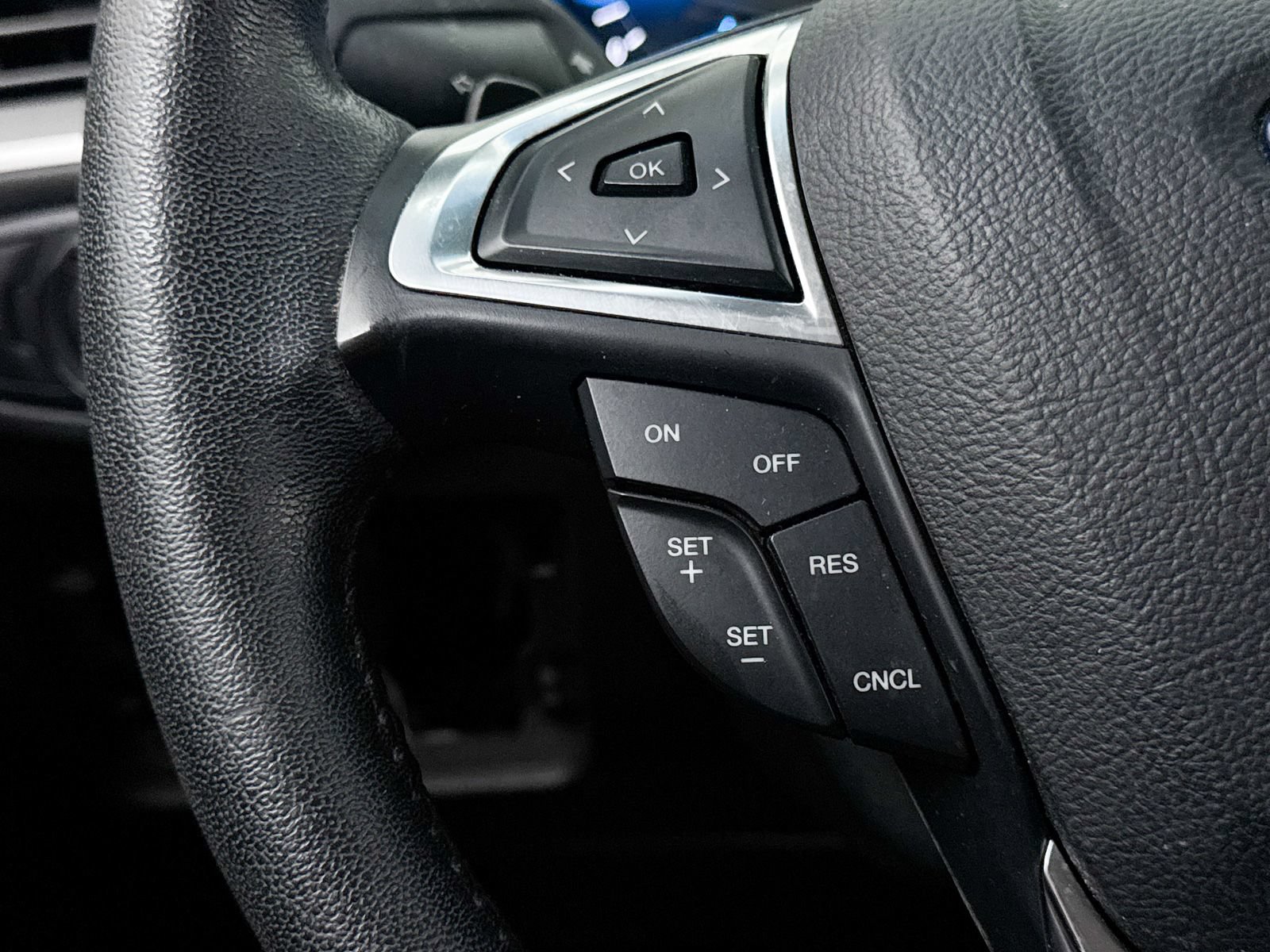 Used 2018 Ford Edge SEL AWD/4WD image 25